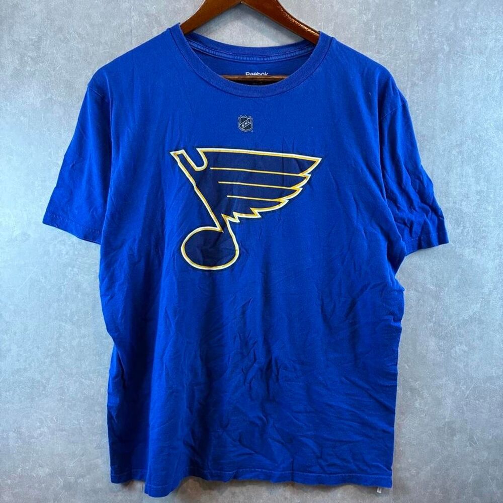 Reebok Men's Blue and Navy T-shirt